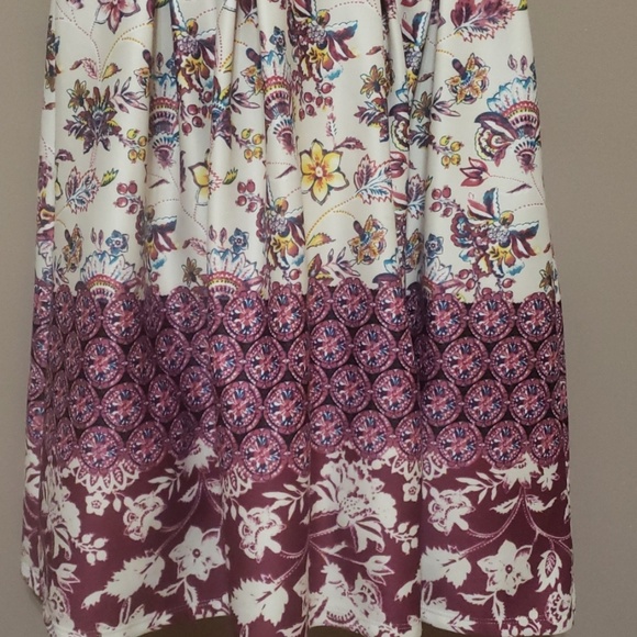 Girls sz 12 dress, off white with maroon floral - Picture 4 of 8